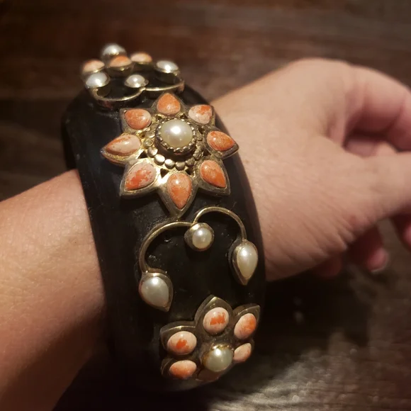 Wood and stone Statement bracelet. Beautiful artisan made - Picture 2 of 3